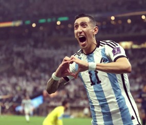 九游娱乐-梅西重返赛场，最后时刻胜出首场状态出色，西班牙队观众沸腾！全场沸腾不已的简单介绍